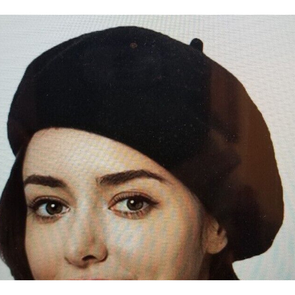 NWT's-Women's Casual Wool Beret Classic Beanie Elegant French Style Solid Maroon - Picture 1 of 11